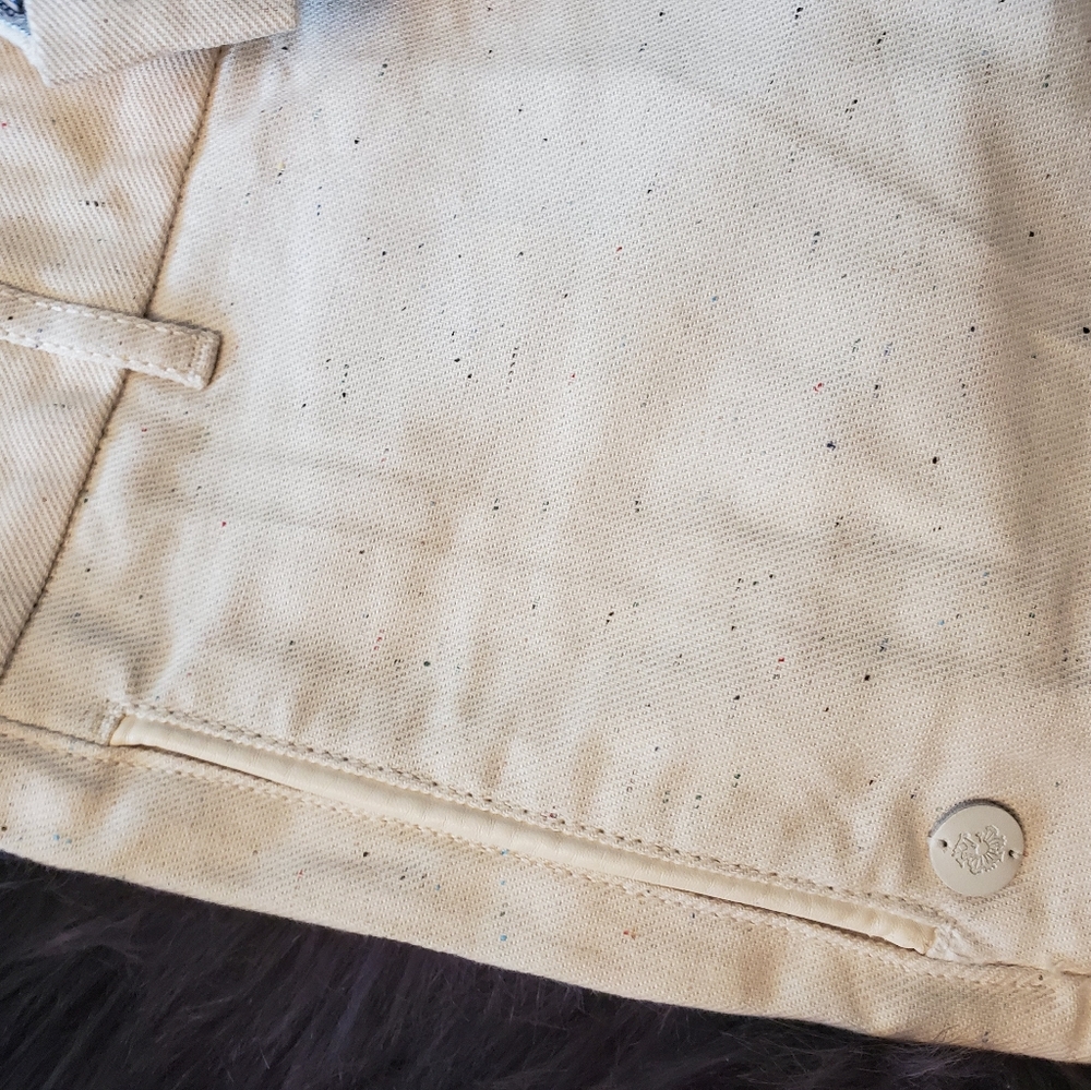 Gorgeous color stitched accented cream jean